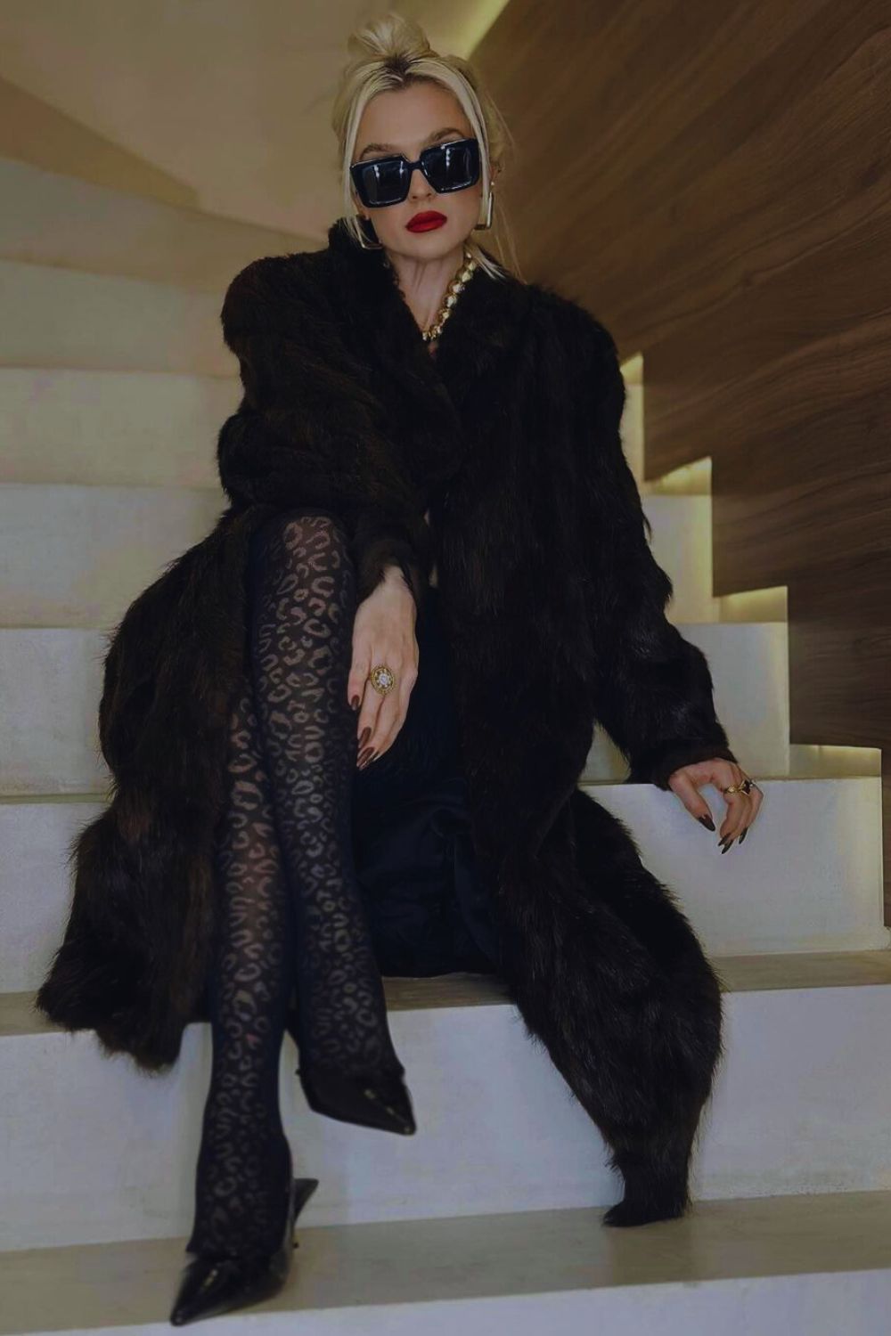 All black mob wife outfit