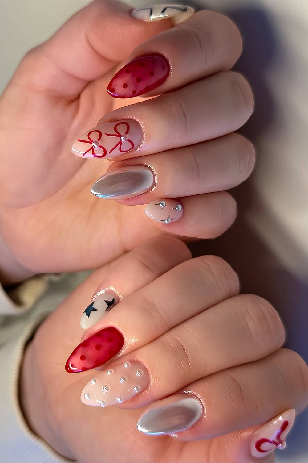 Almond Christmas nails with parls and bows