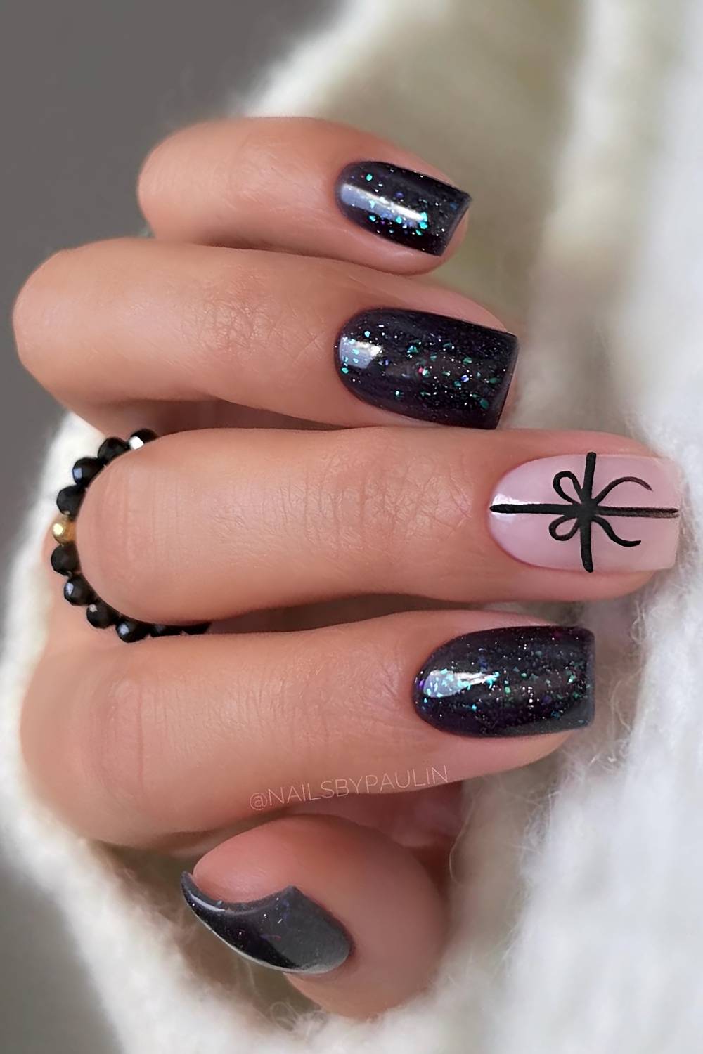 Black Christmas nails with bow art
