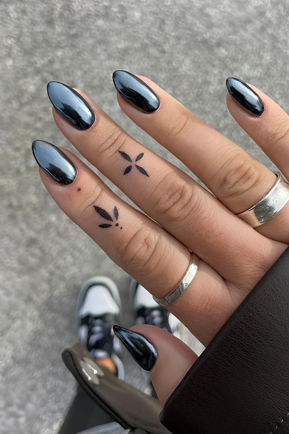 Black chrome nails