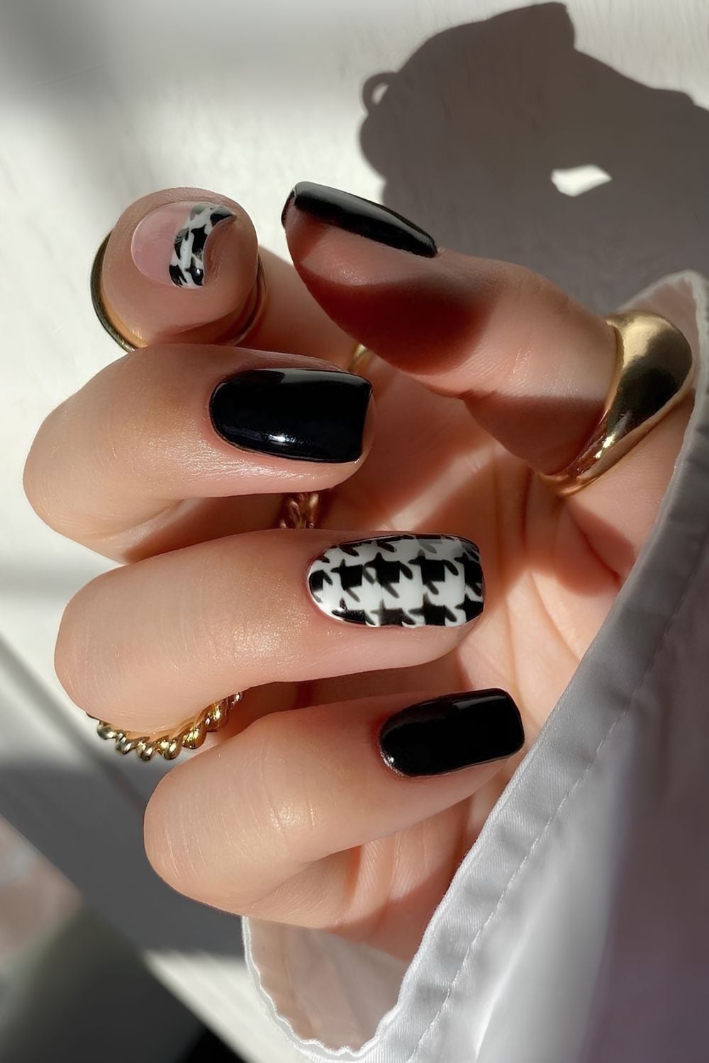 Black mani with houndstooth print