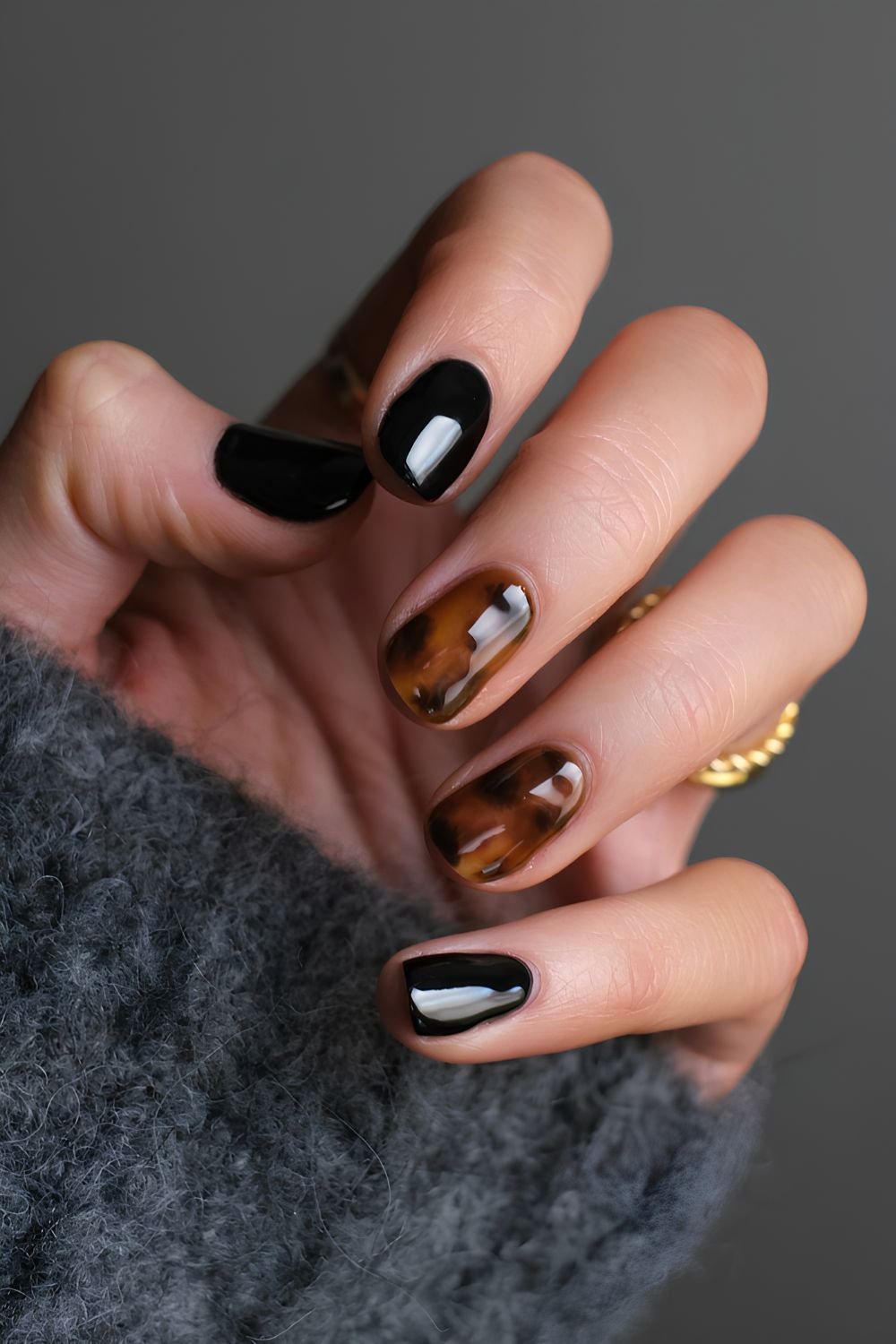 Black nails with tortoise shell details