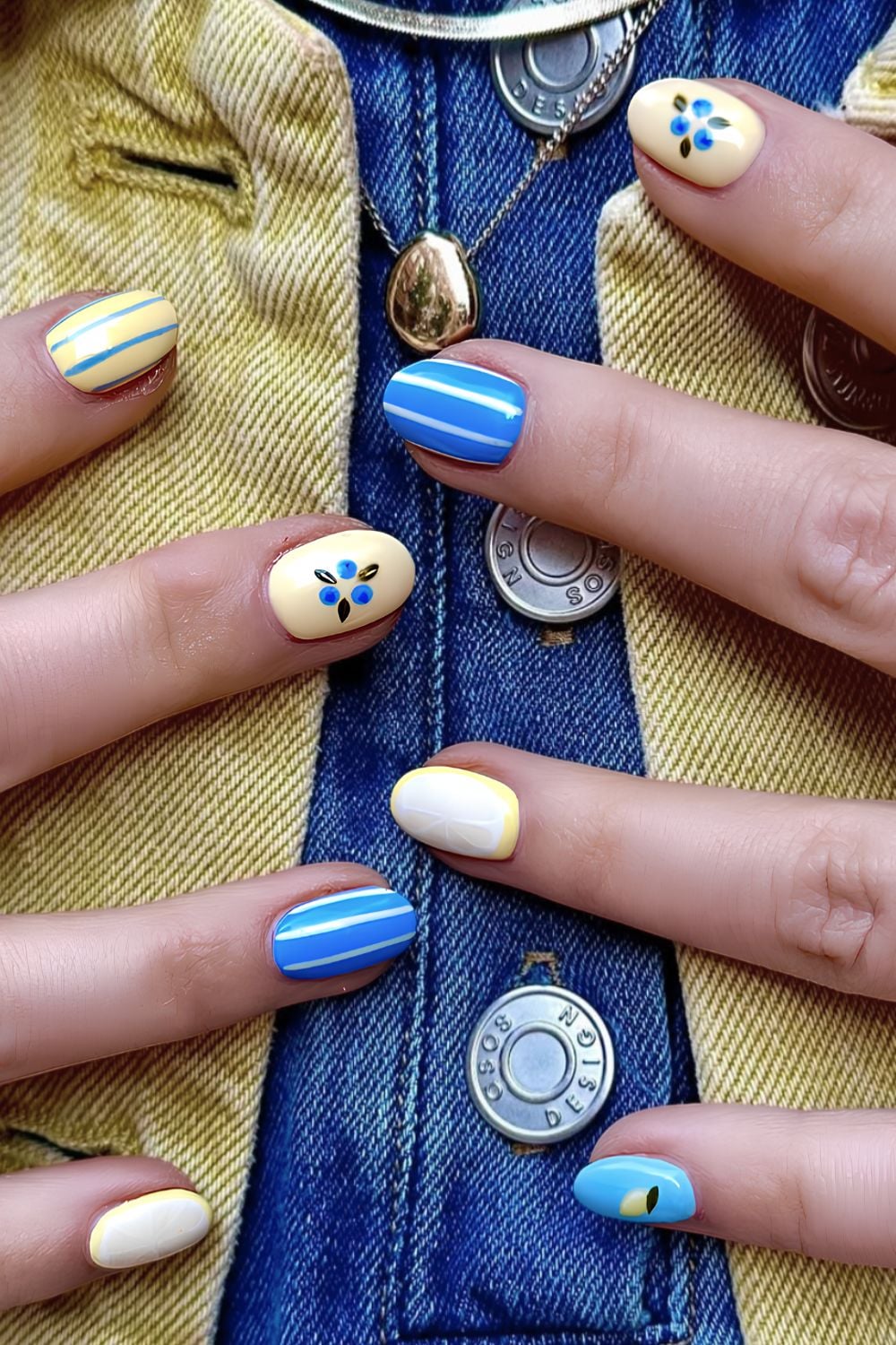 Blue and yellow mani with stripes and blueberries