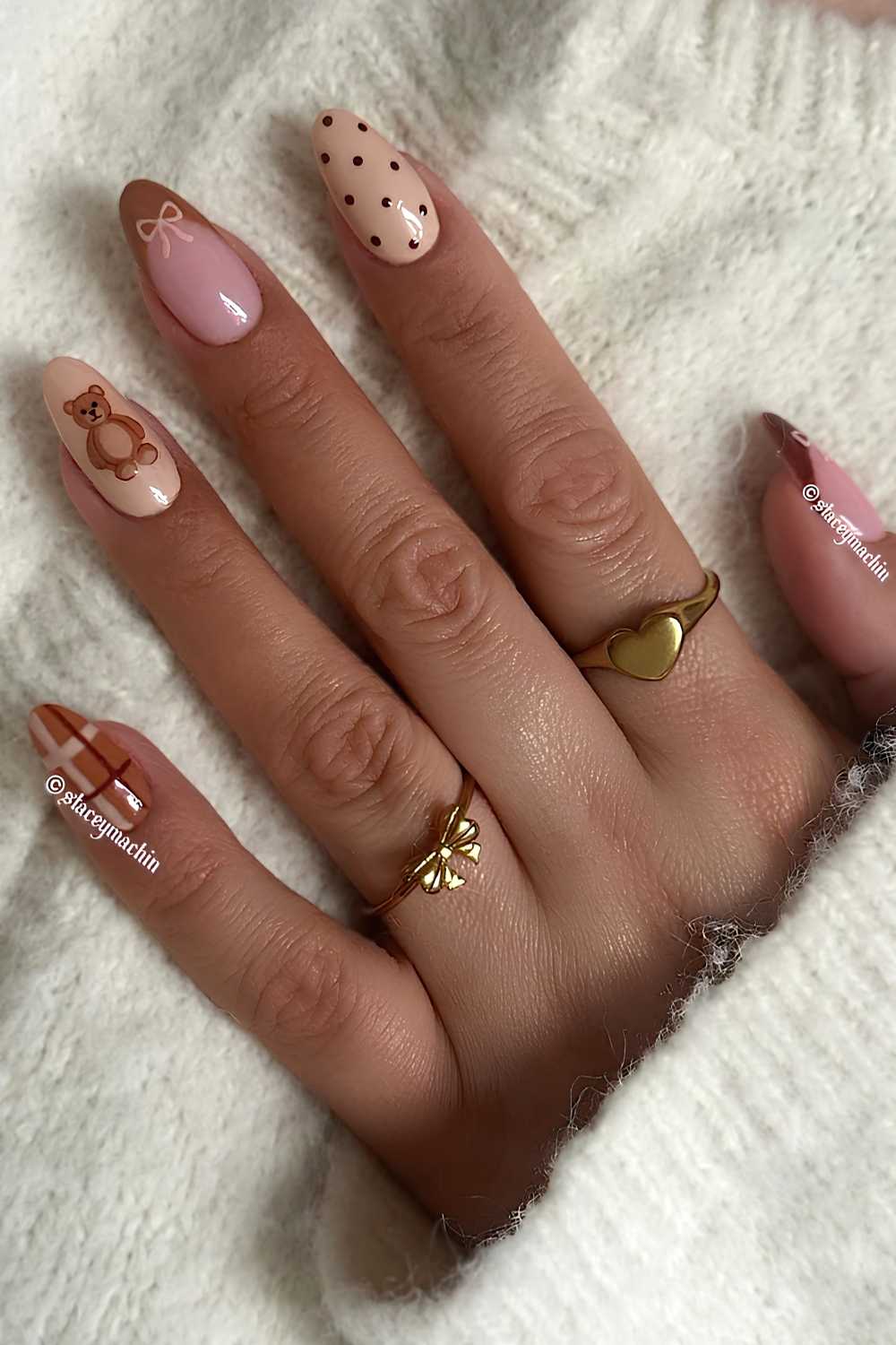 Brown and beige teddy manicure