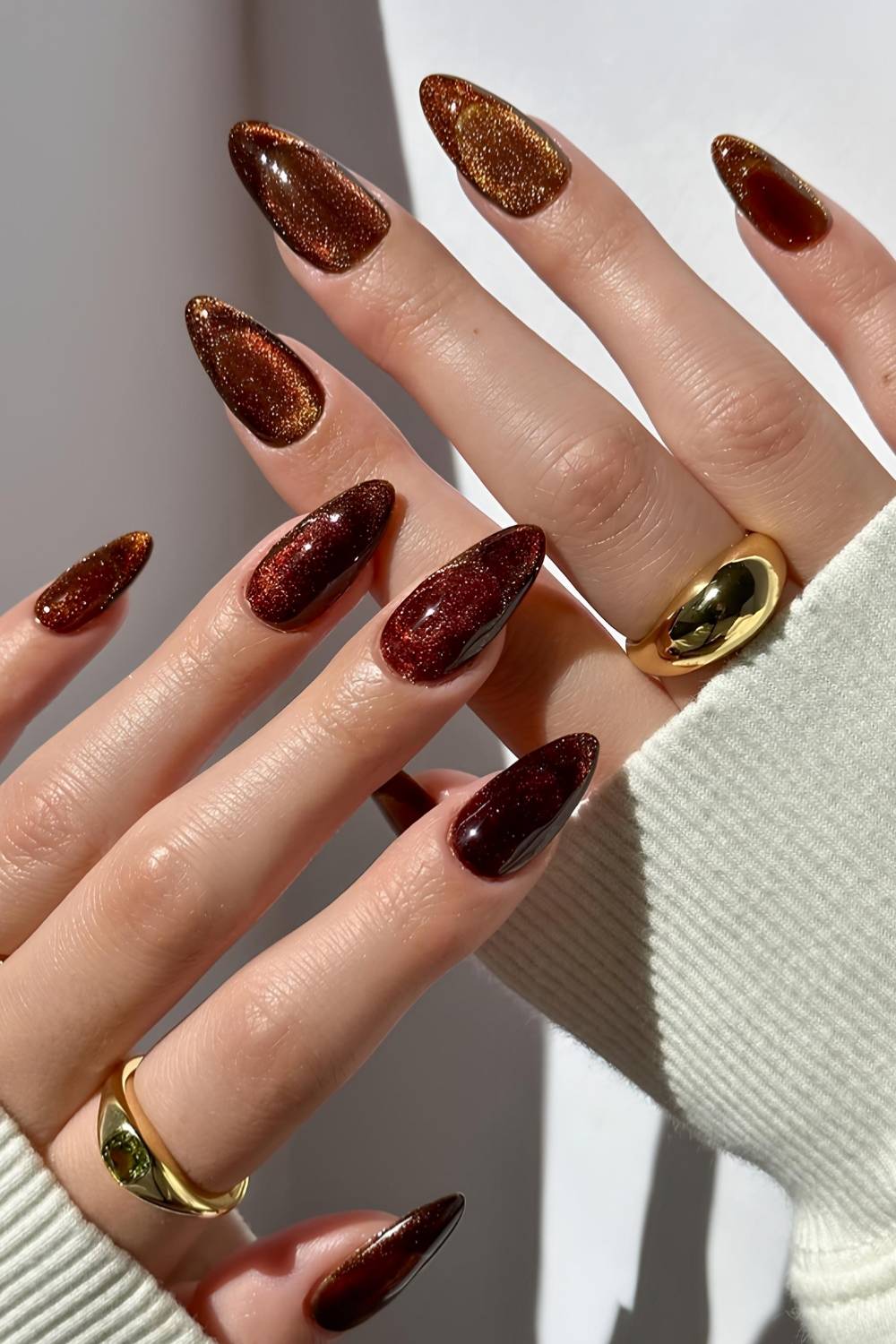 Brown and gold velvet manicure