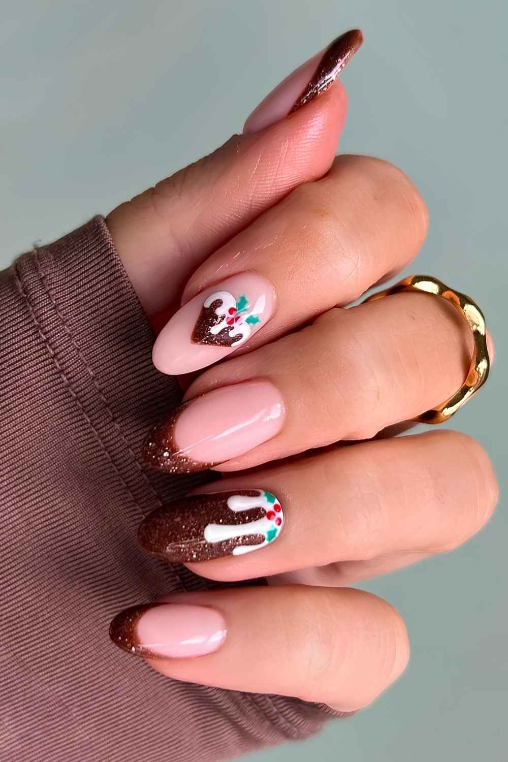 Brown mani with Christmas pudding art