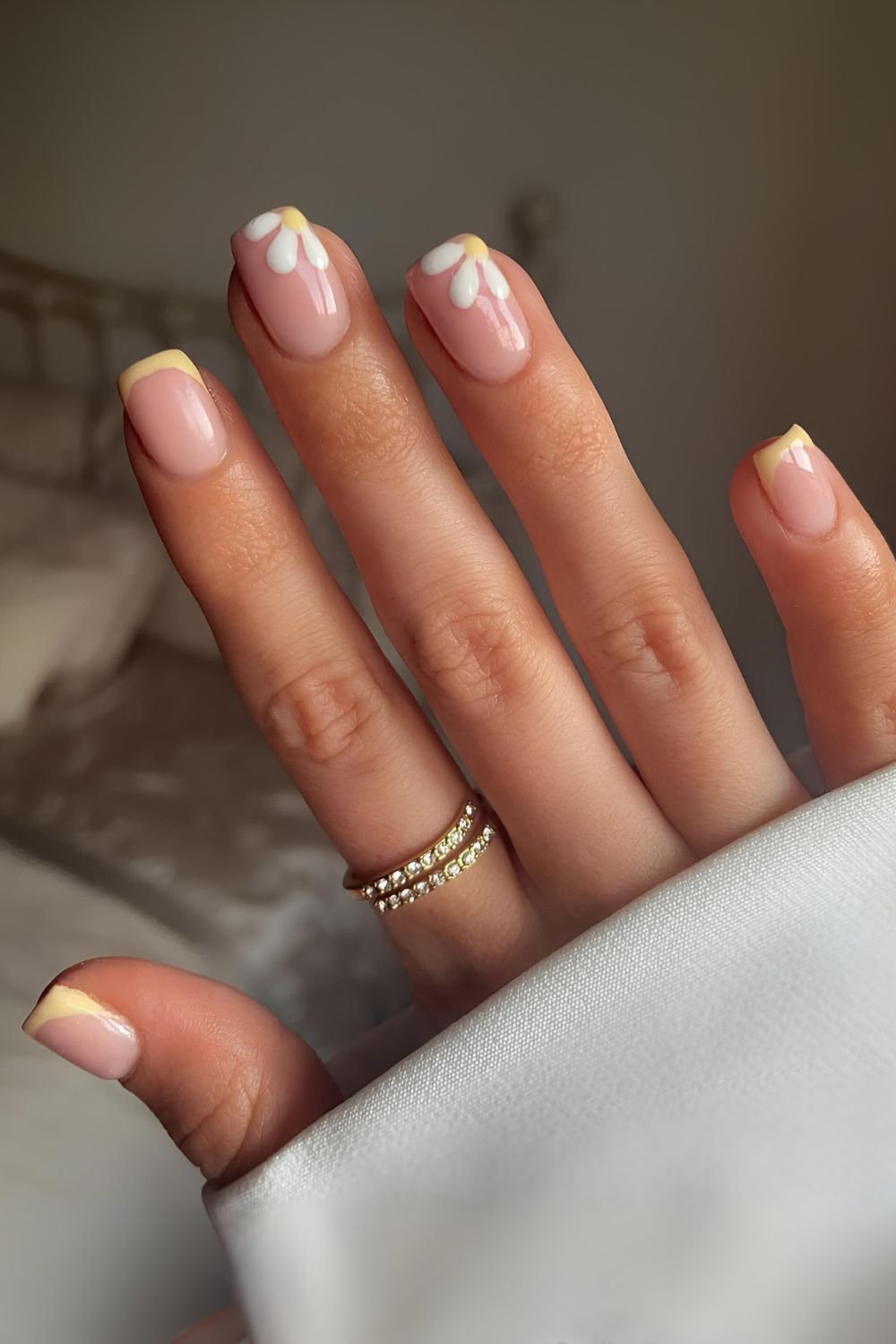 Butter yellow French nails with daisies