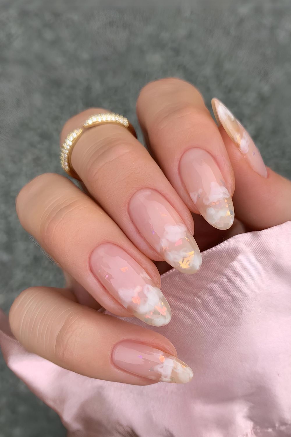 Cloud marble nails
