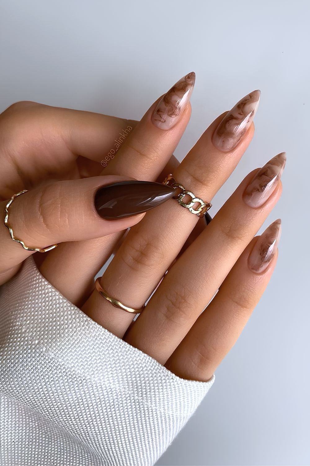 Coffee marble manicure