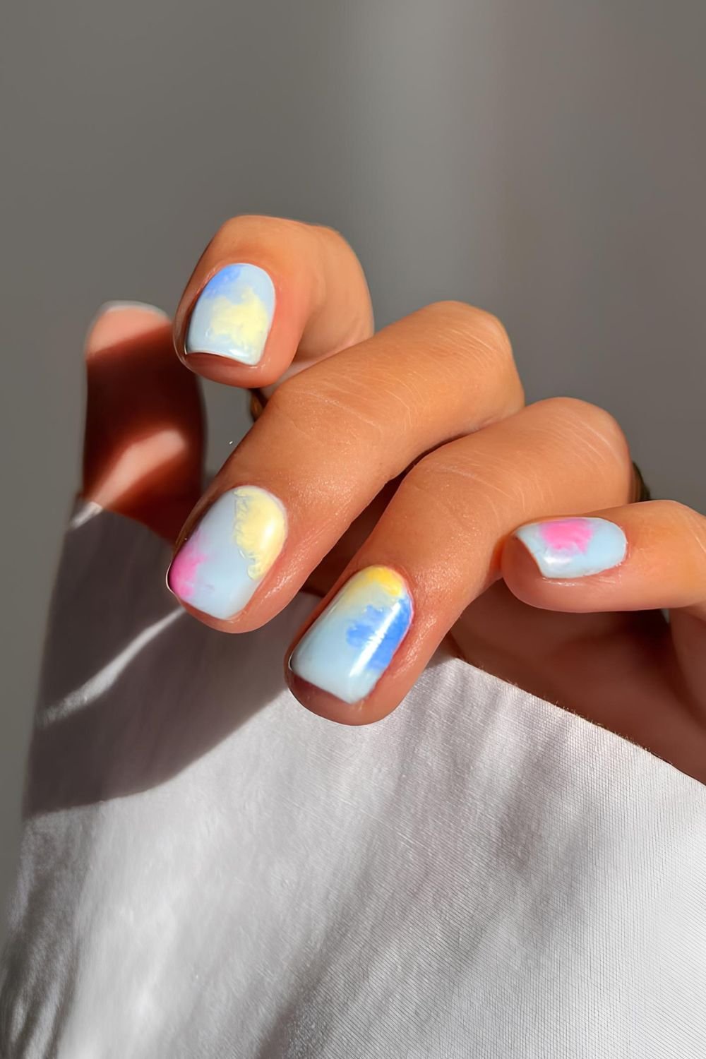 Colorful marble effect nails
