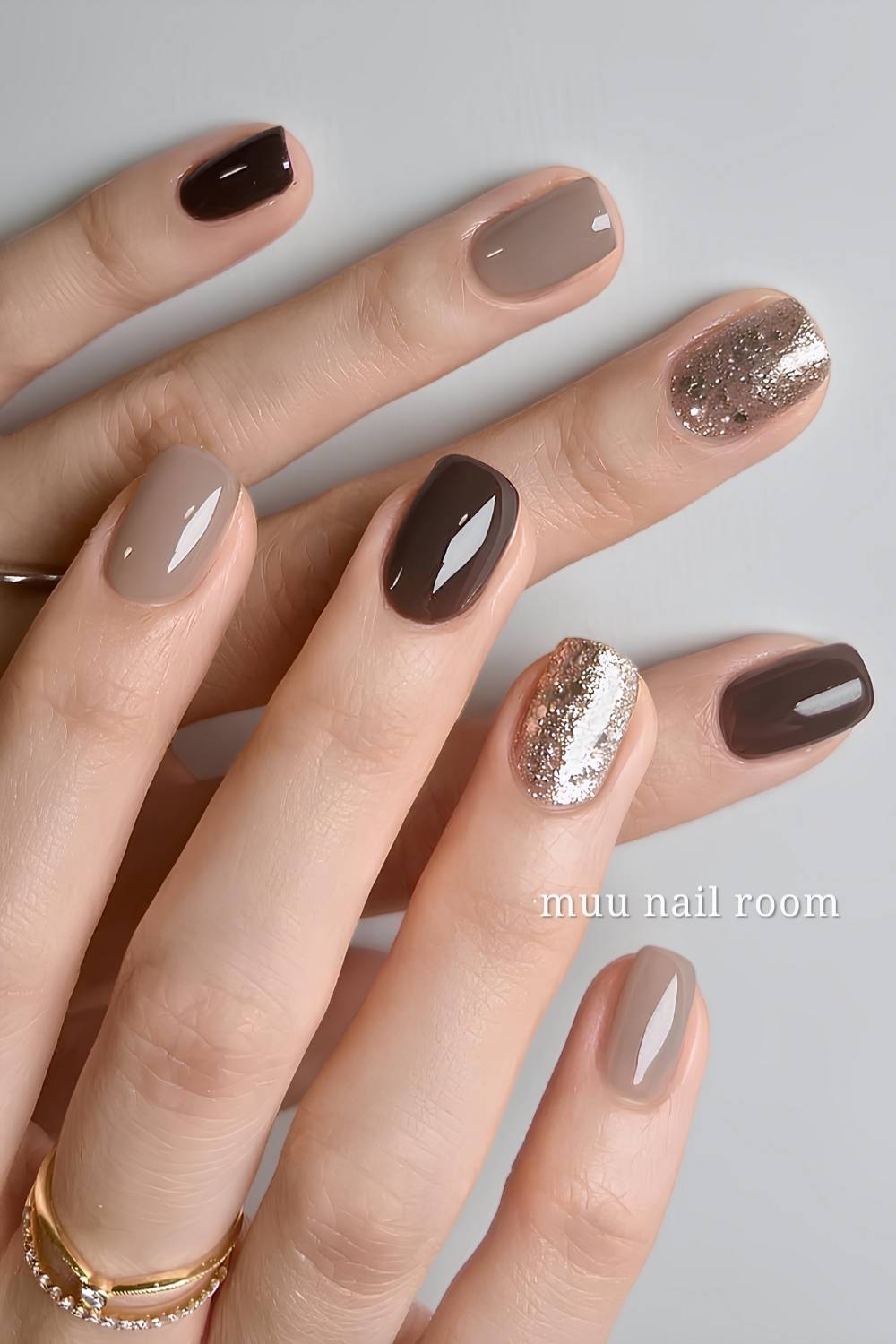 Dark and light gray mani with glitter