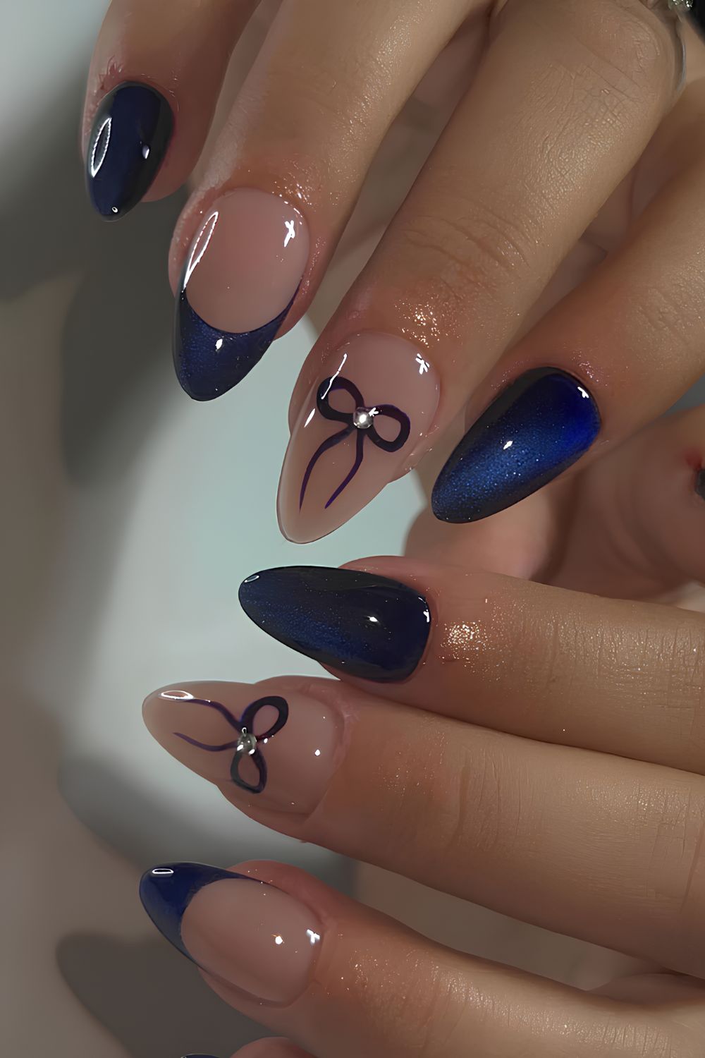 Dark blue cat-eye effect nails