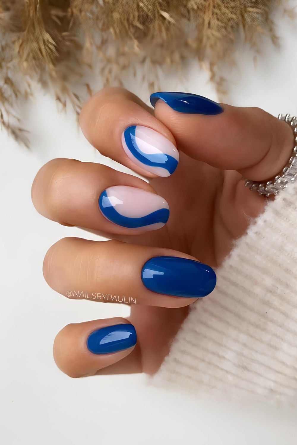 Dark blue nails with swirl accents