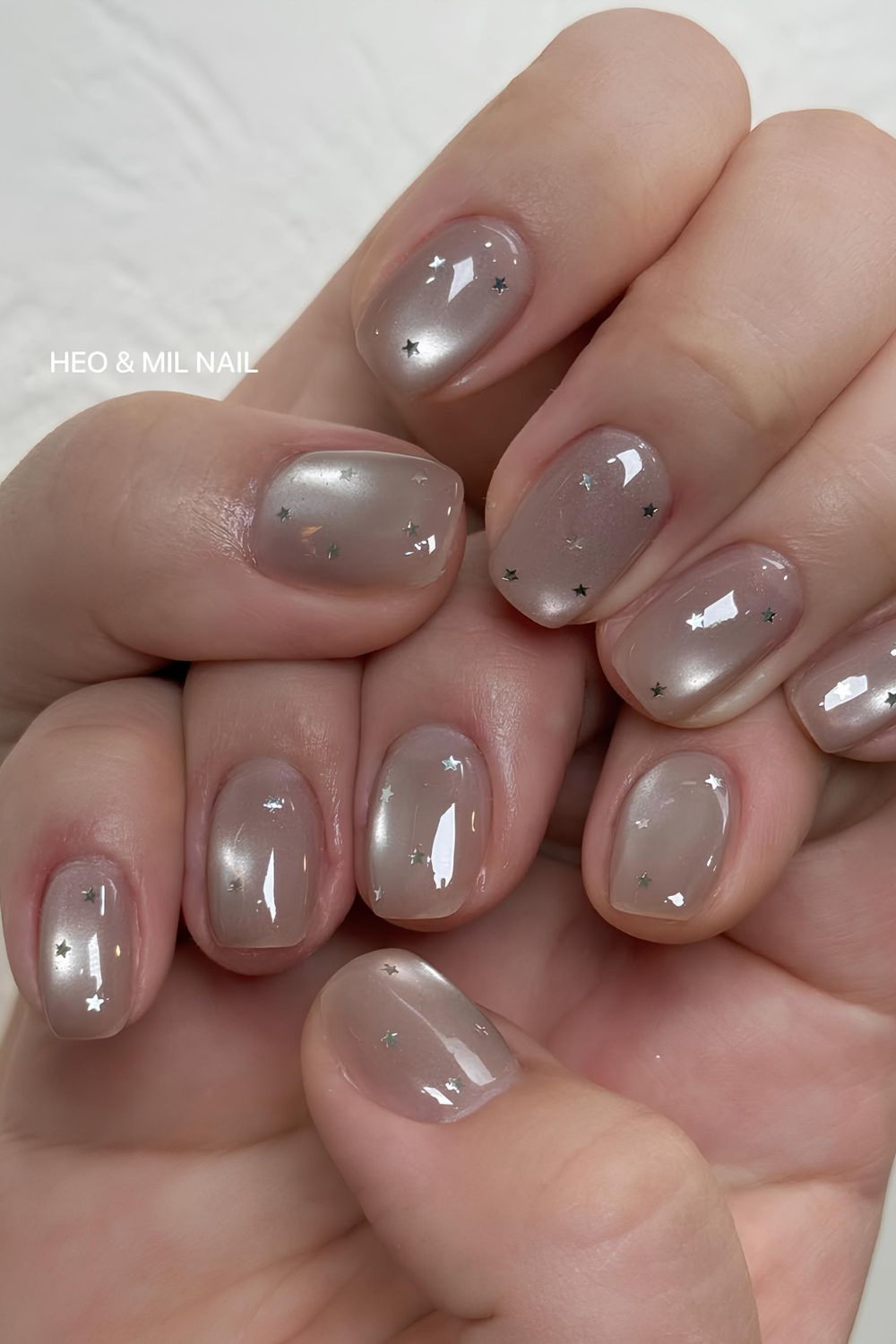 Gray jelly nails with stars and velvety finish