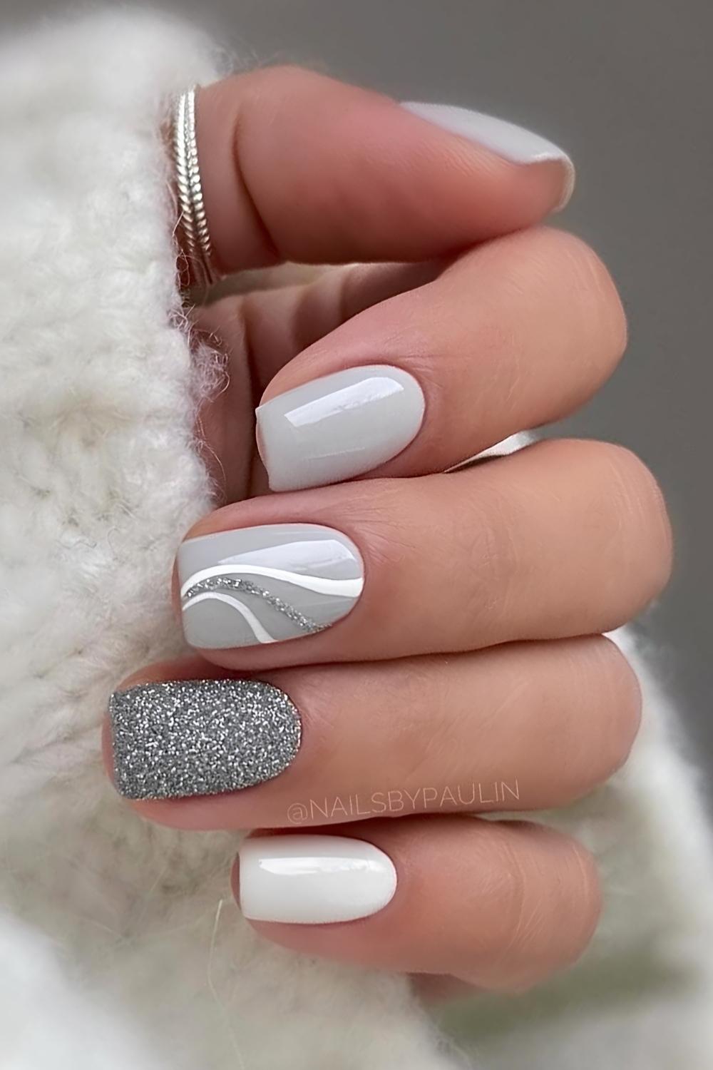 Gray mani with glitter and line art