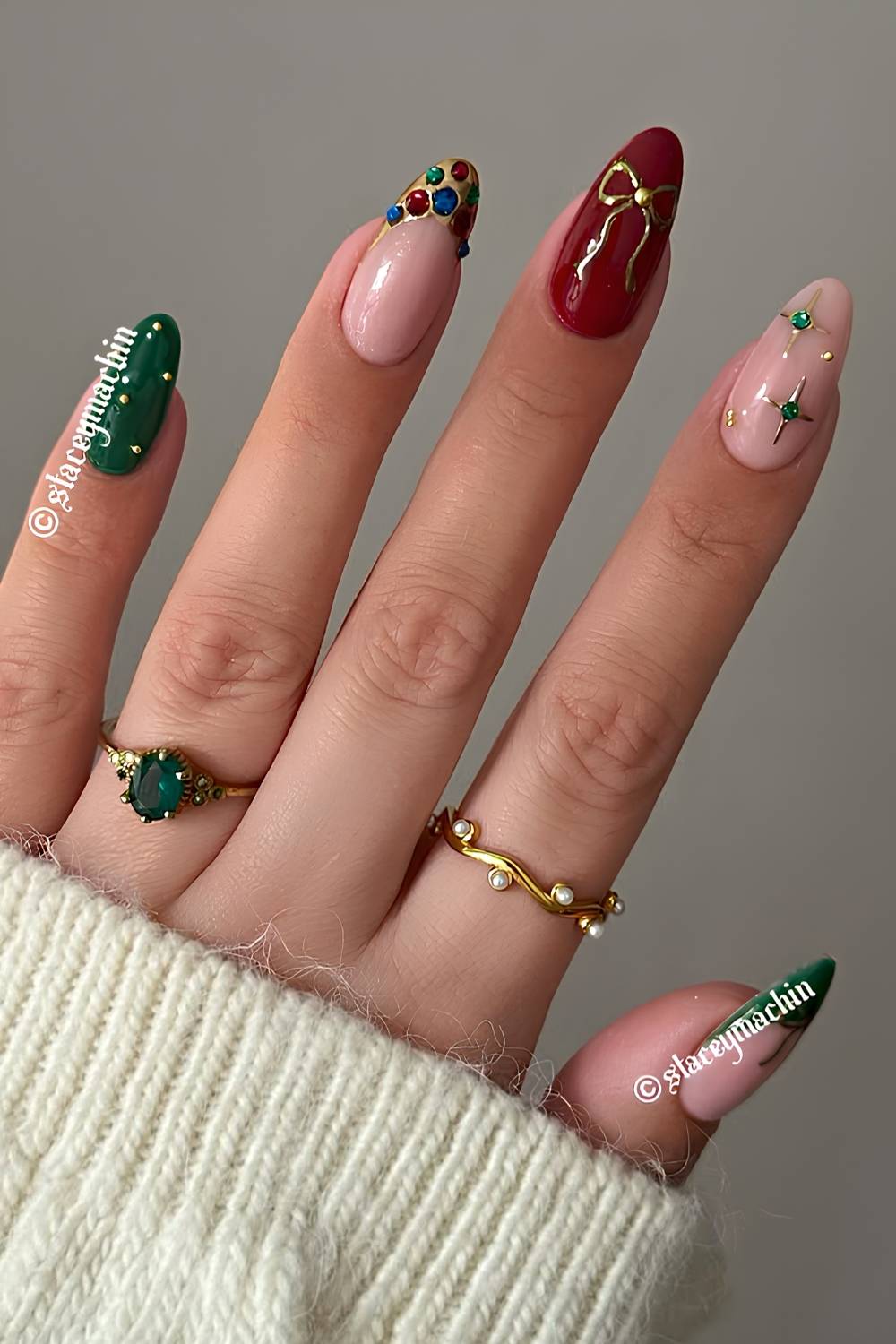 Green and red holiday mani with festive art