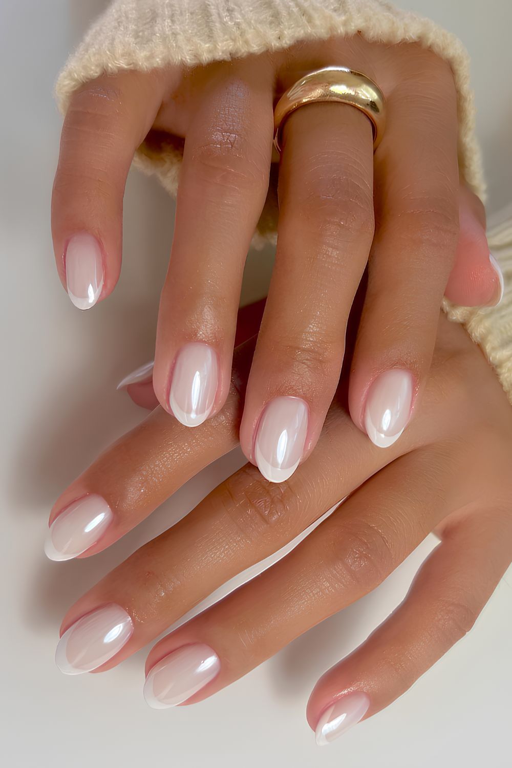 Iced-effect French manicure