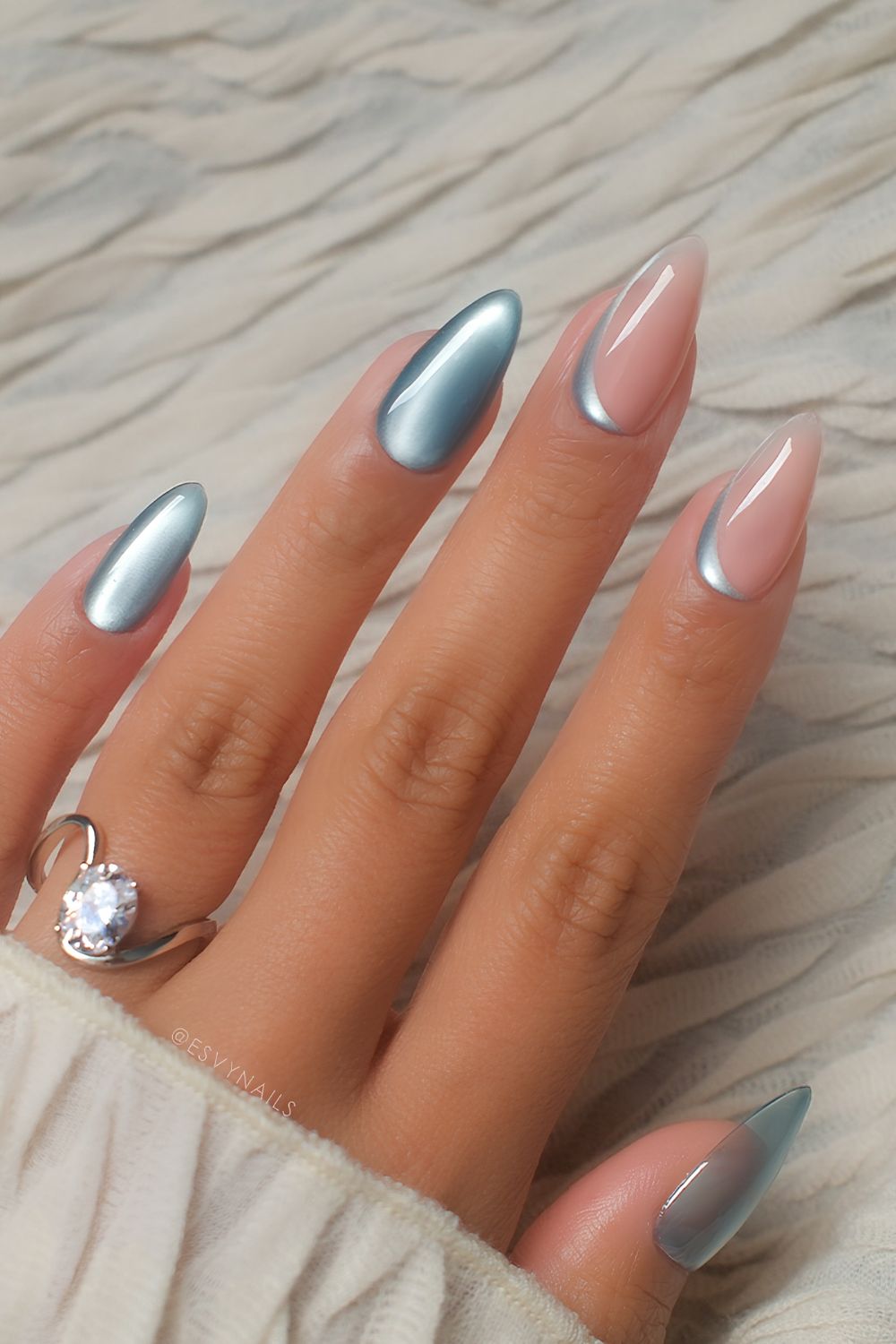 Light blue cat-eye mani with side line accents