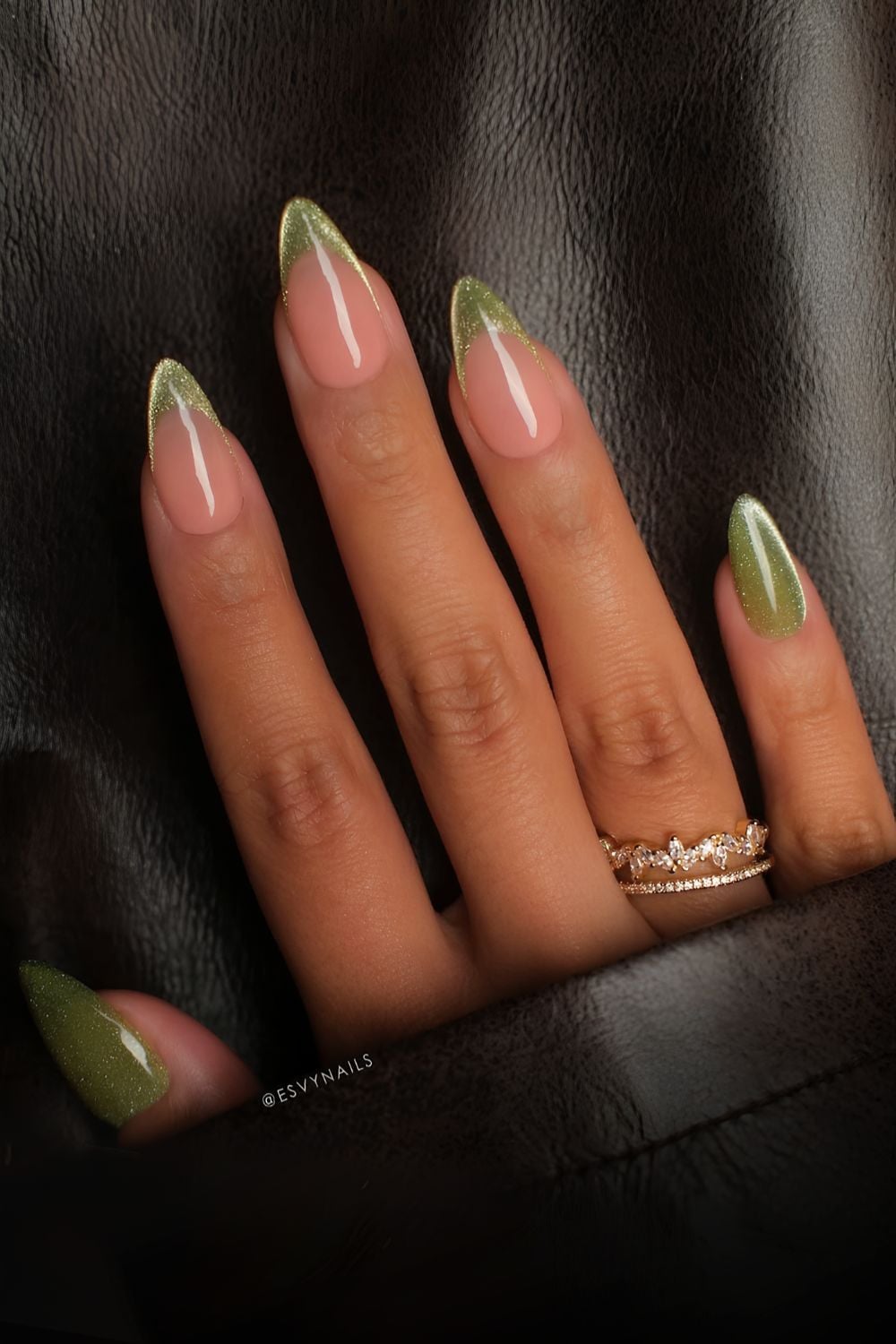Light green cat eye effect nails