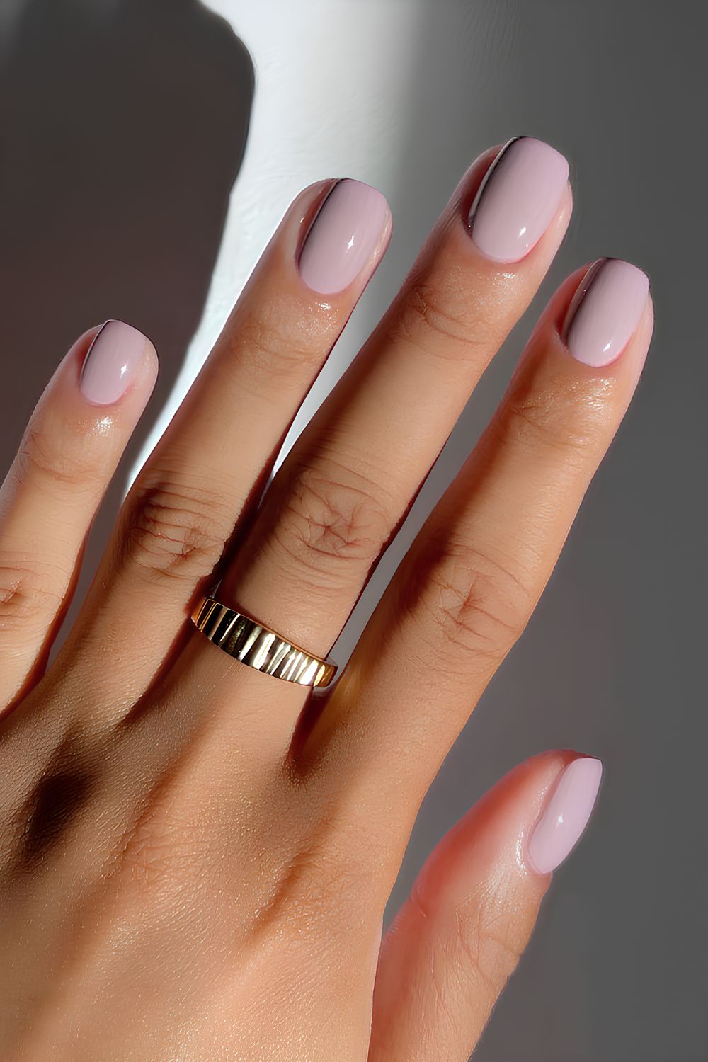 Light mauve nails
