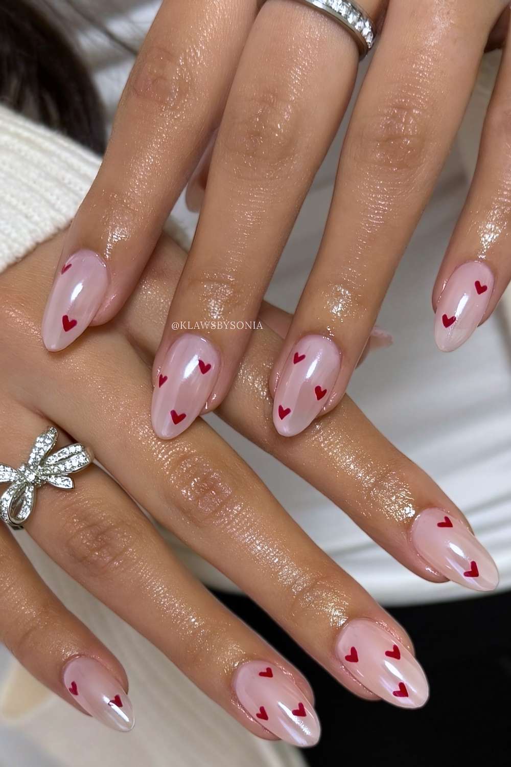 Light pink chrome mani with hearts