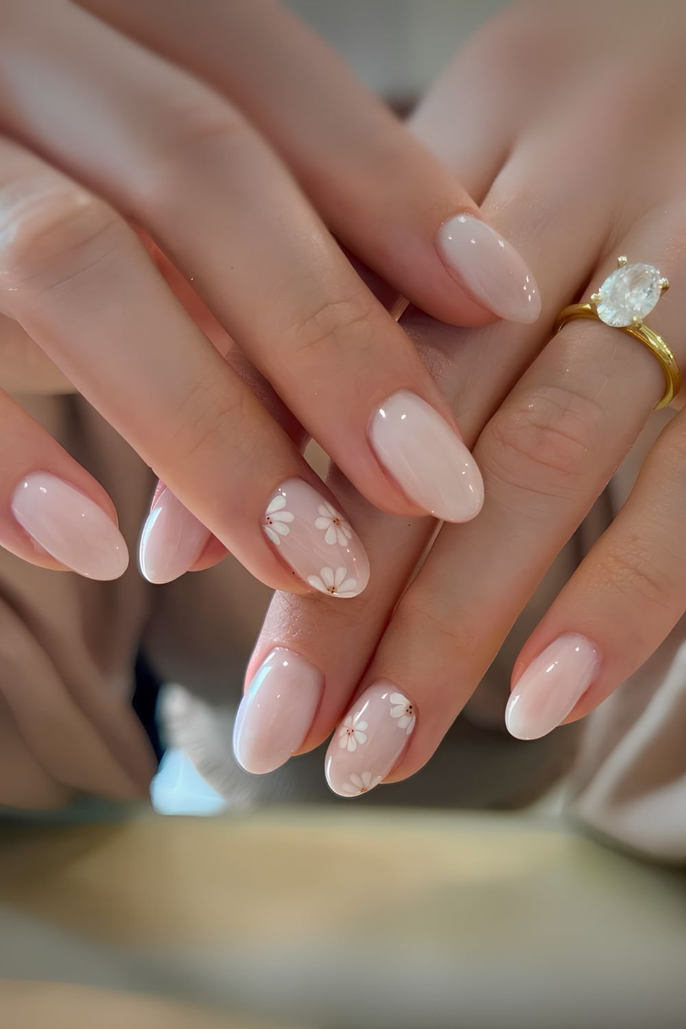 Light pink daisy nails