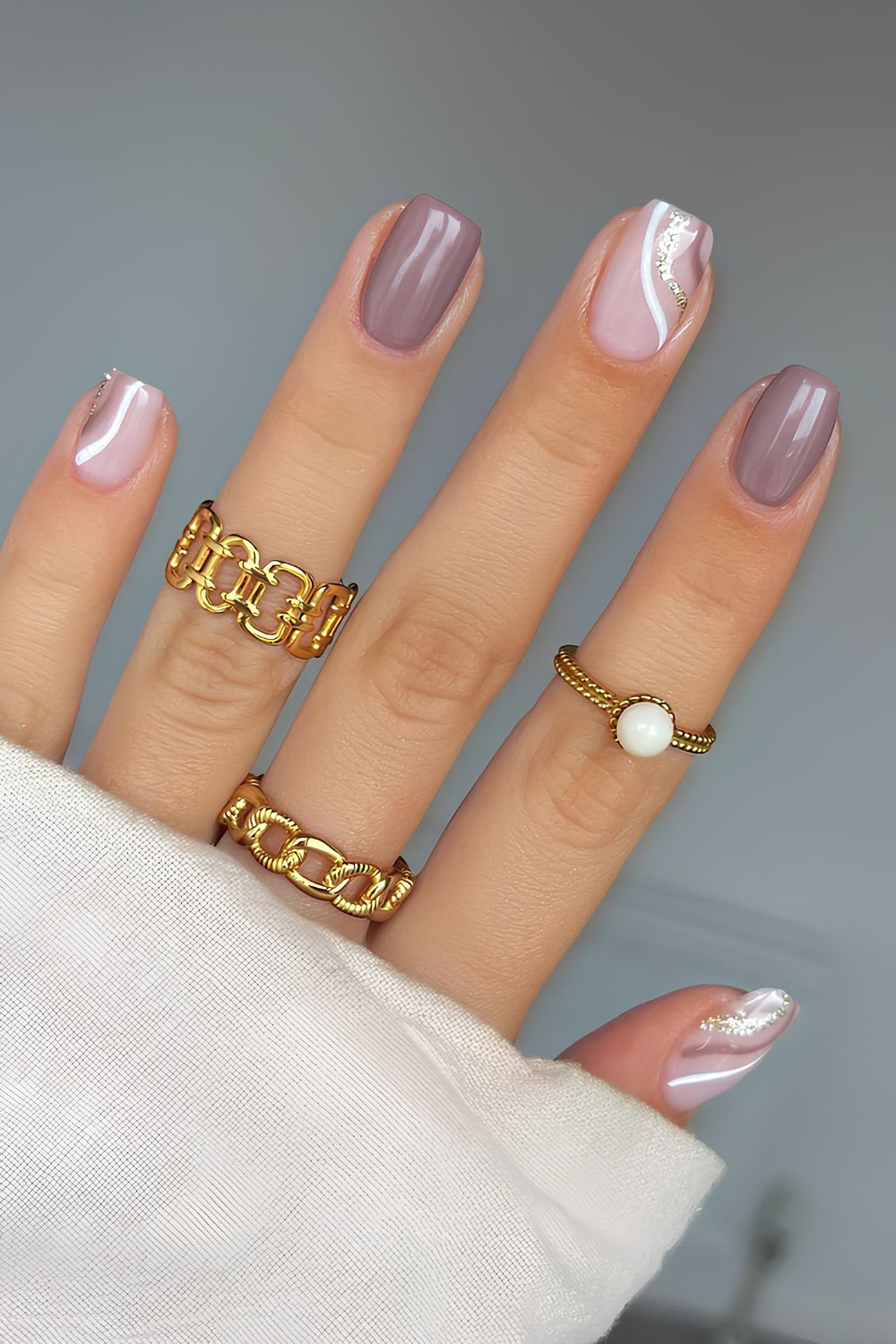 Mauve manicure with swirls