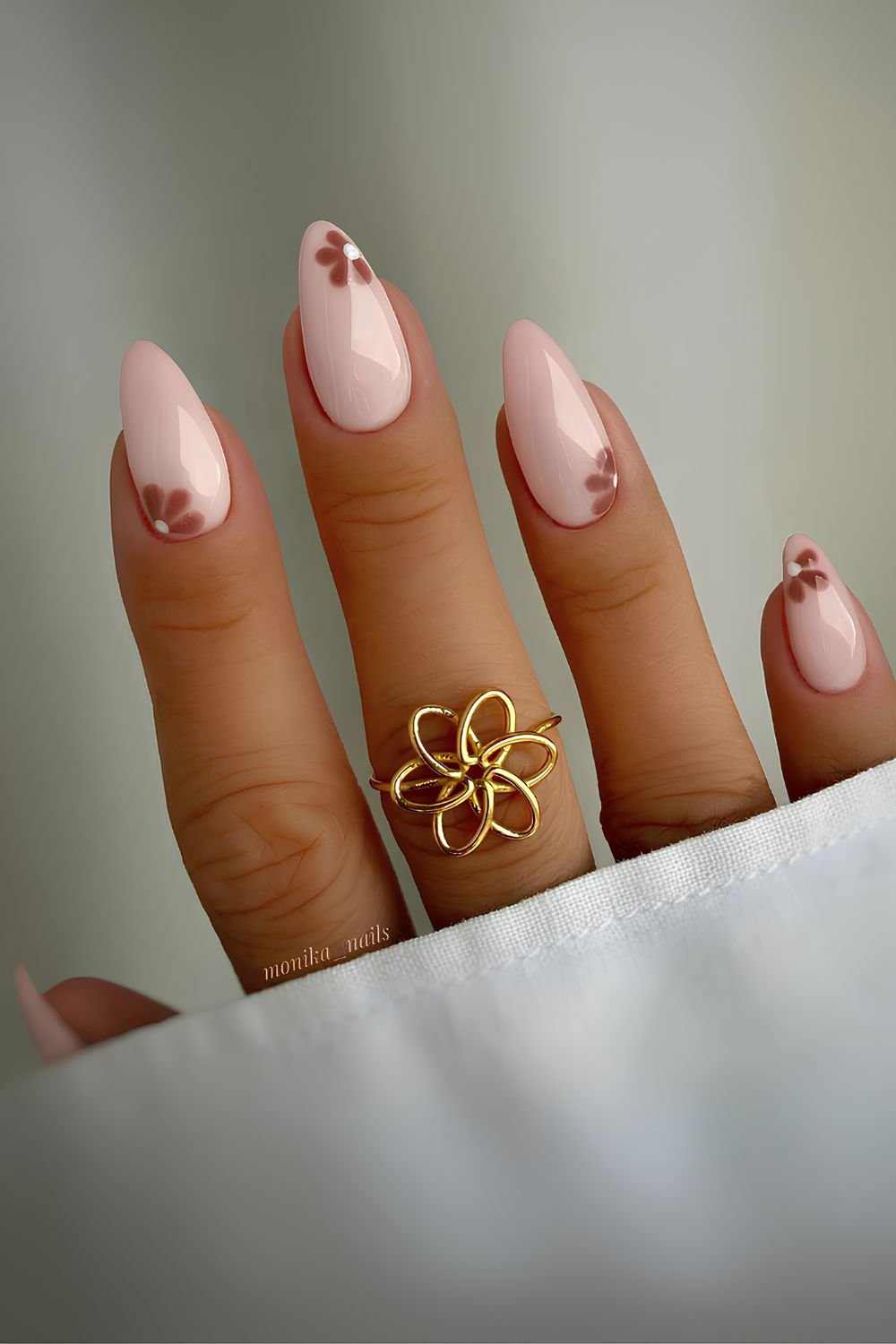 Neutral nails with brown flowers