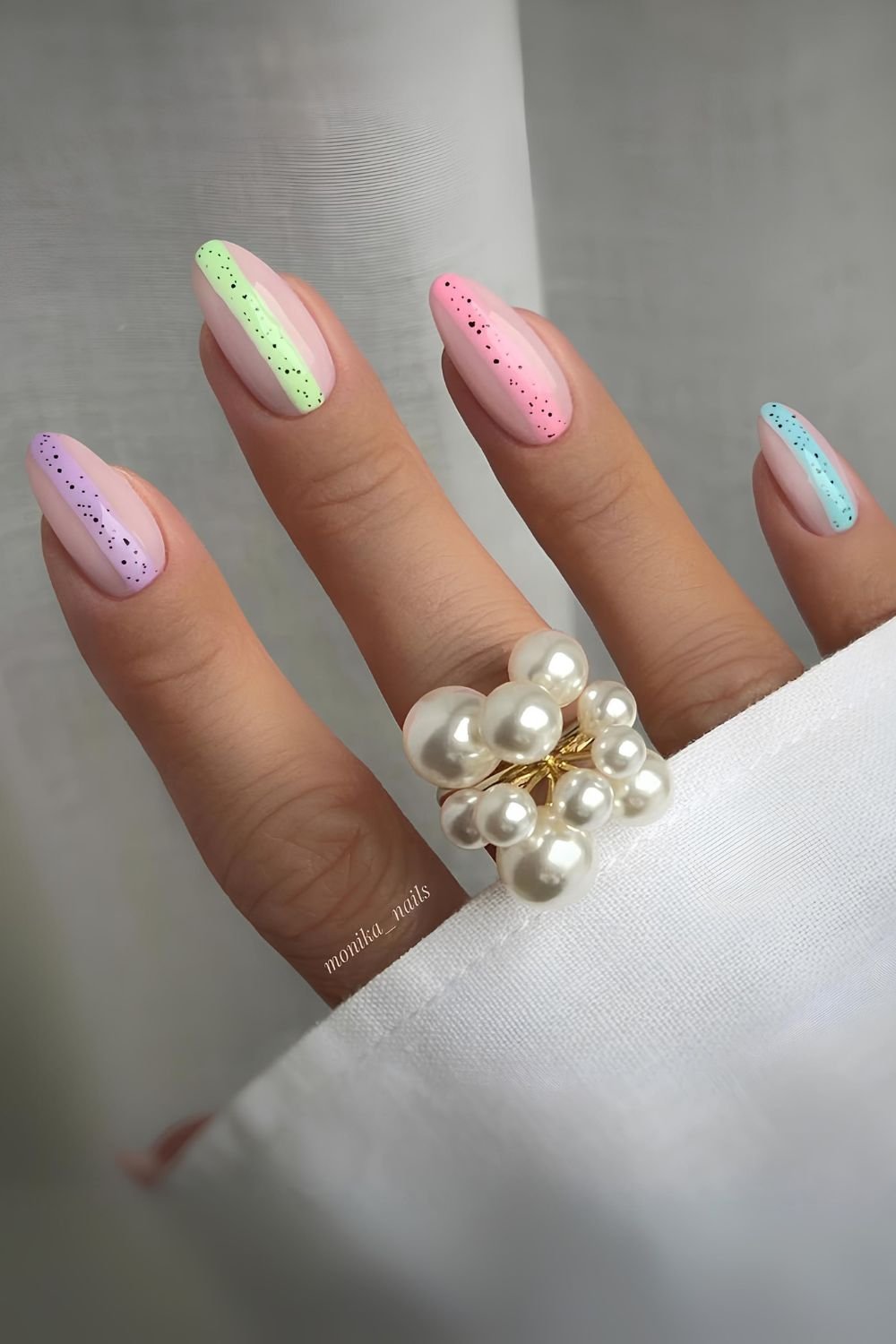 Neutral nails with speckled stripes accents