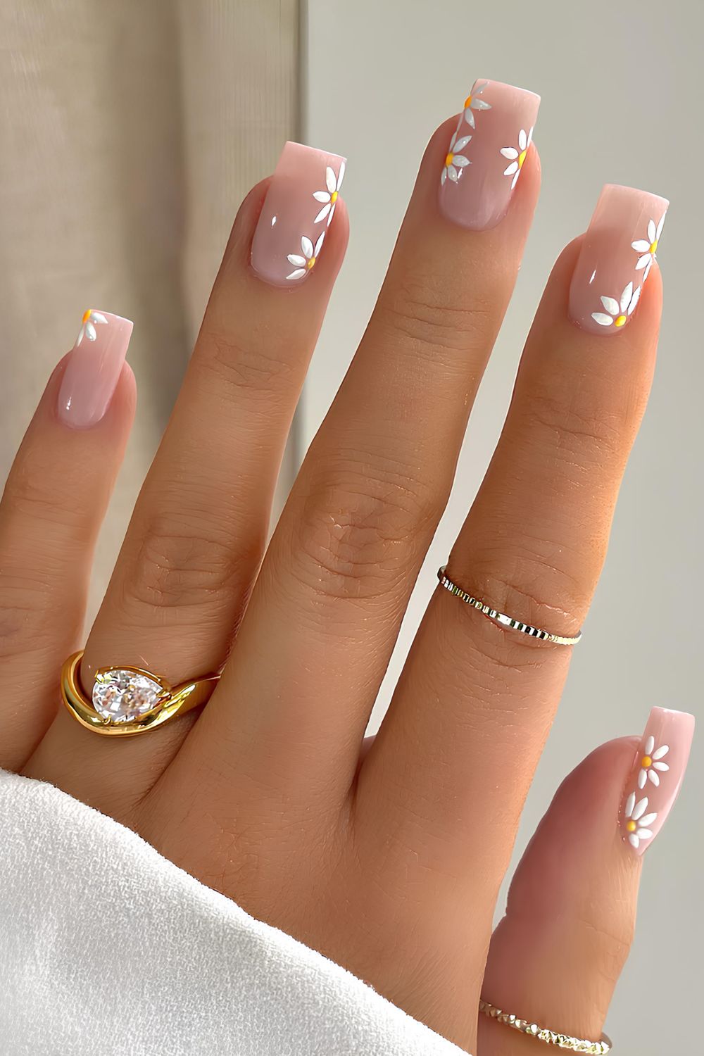 Neutral nails with white daisy accents