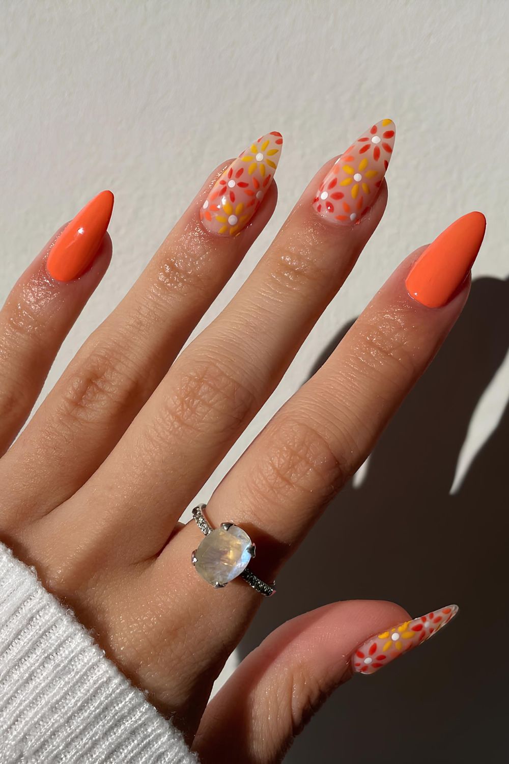 Orange nails with daisies