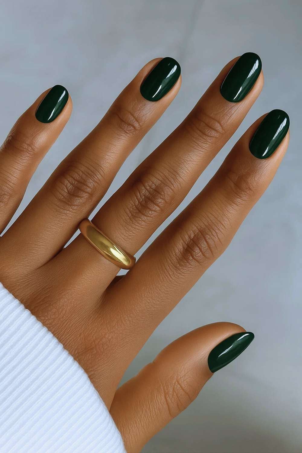 Oval dark green nails