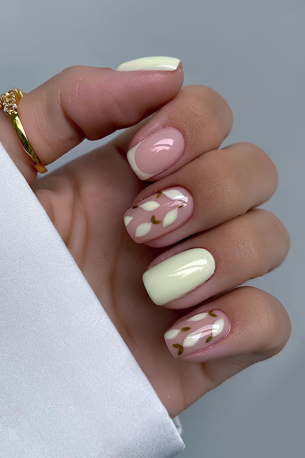 Pale yellow nails with lemon art