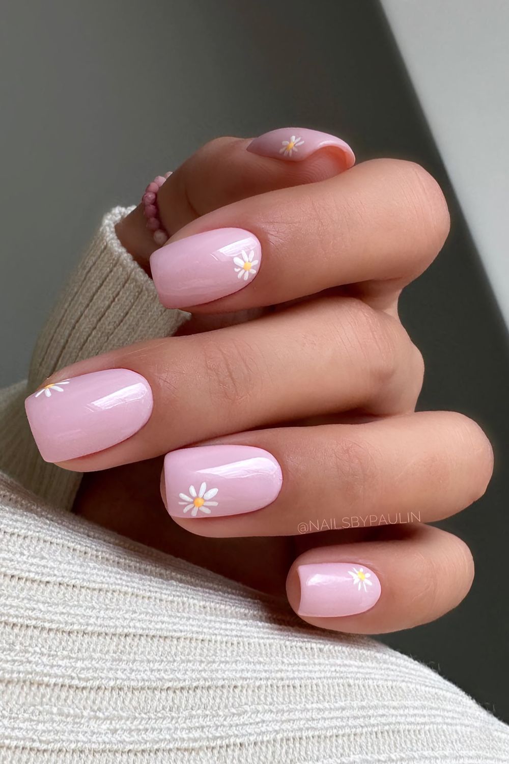 Pastel pink mani with tiny daisies