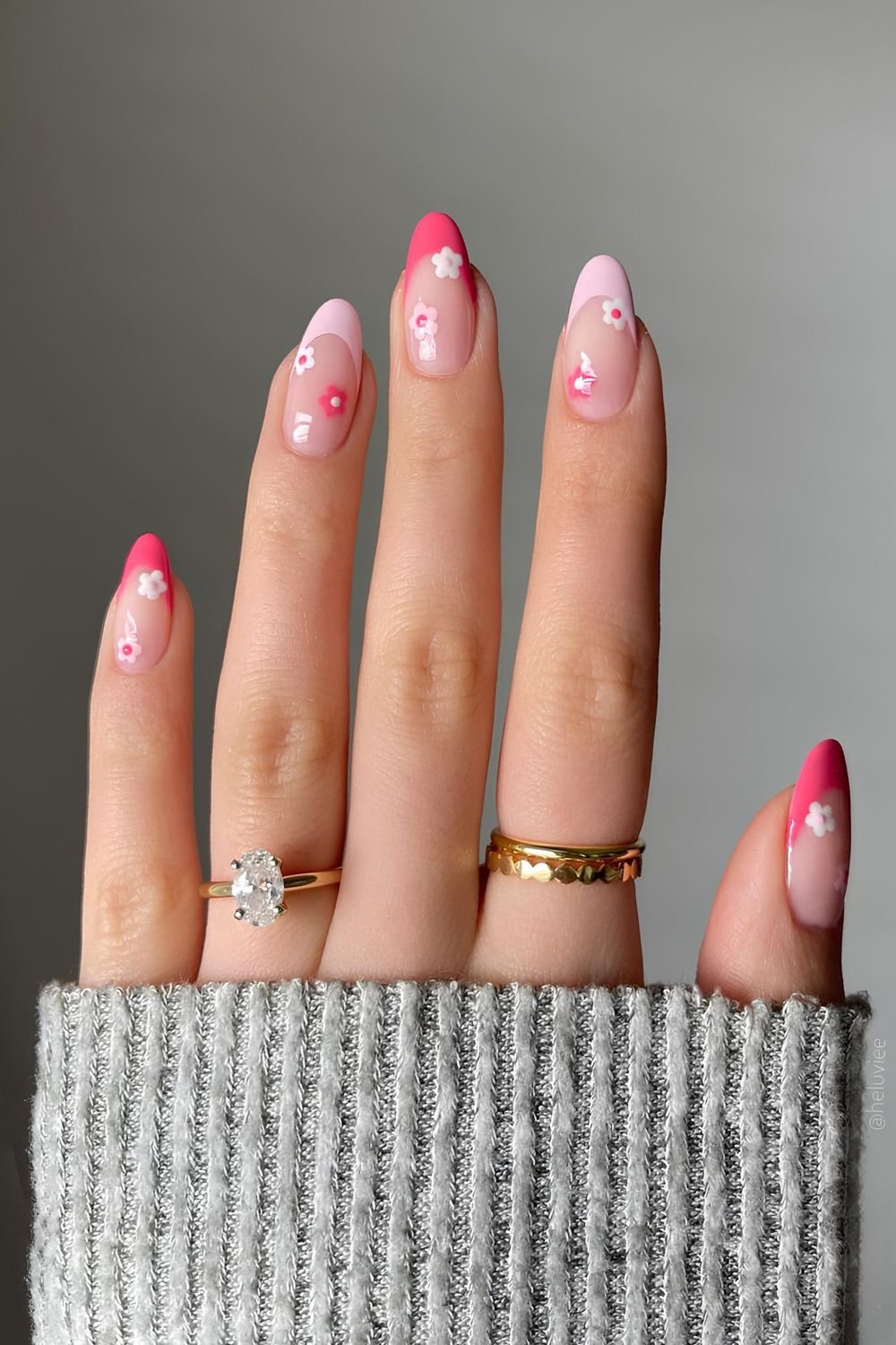 Pink French nails with daisy art