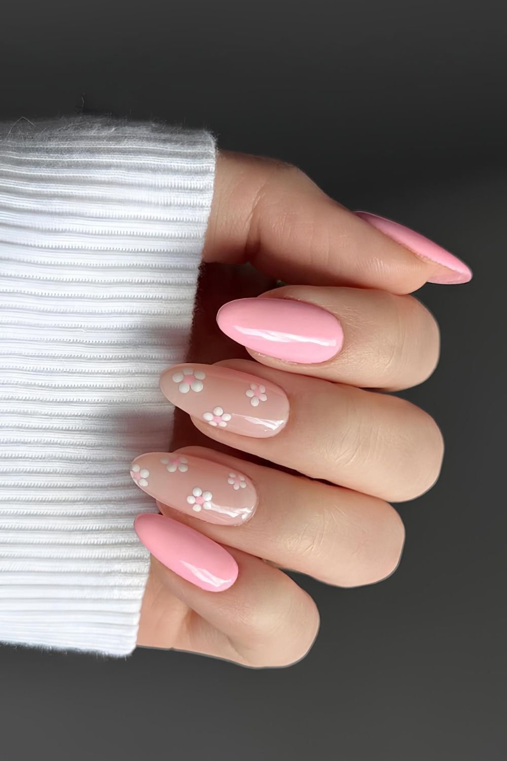 Pink nails with daisy flower art
