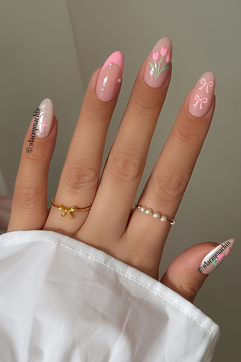 Pink nails with pearls and flowers