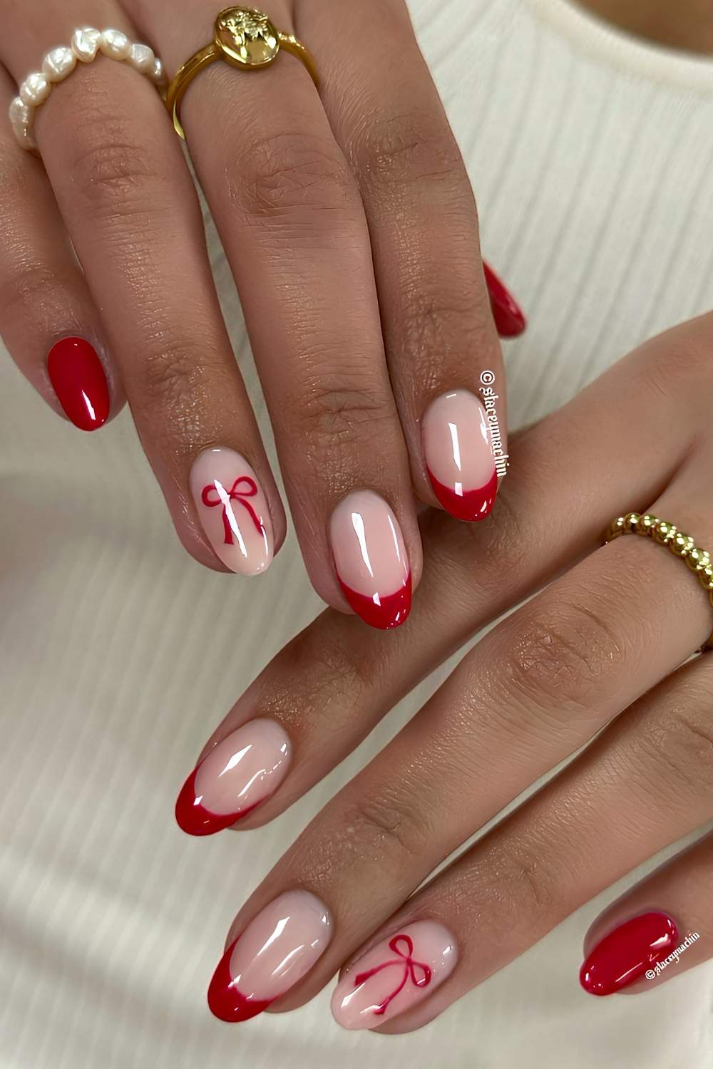 Red winter nails with bow art