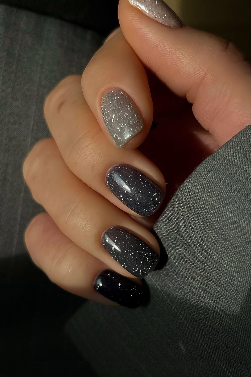 Shimmery gray gradient nails