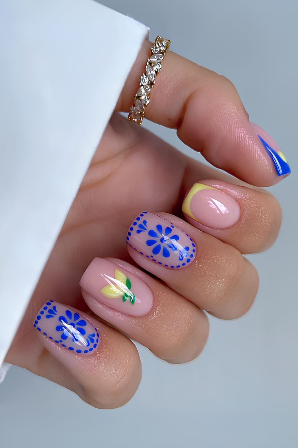 Short blue and yellow nails with lemon accent