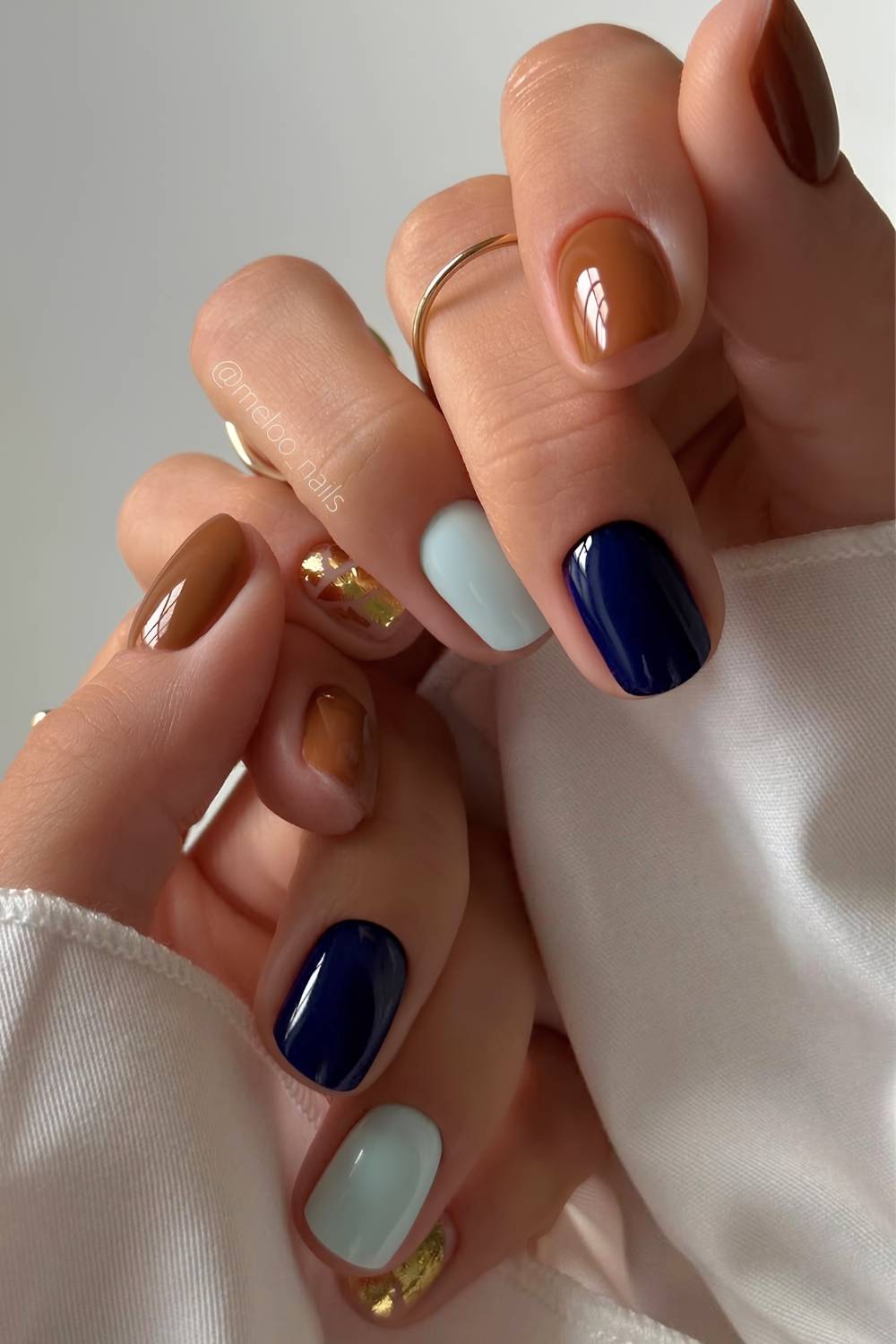 Short brown and blue nails with gold accent