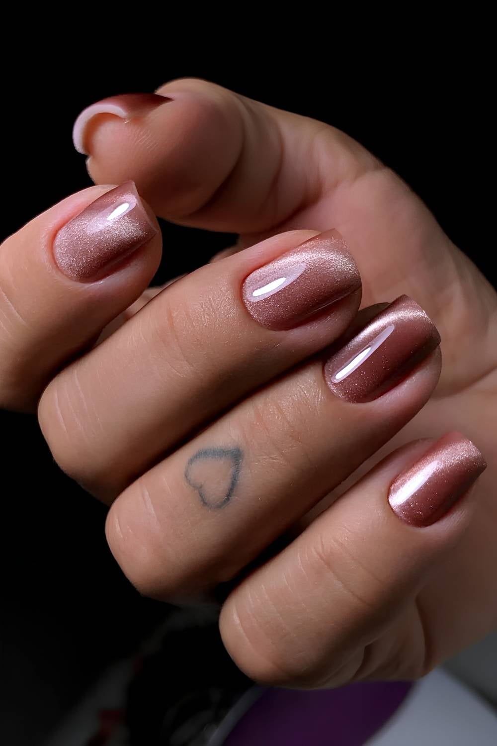 Short brown cat eye effect nails