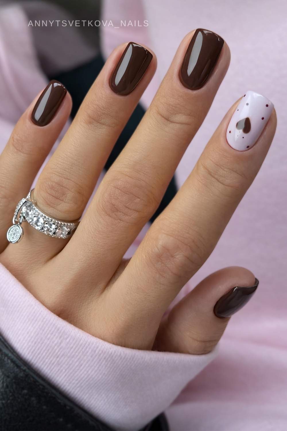 Short brown nails with heart art