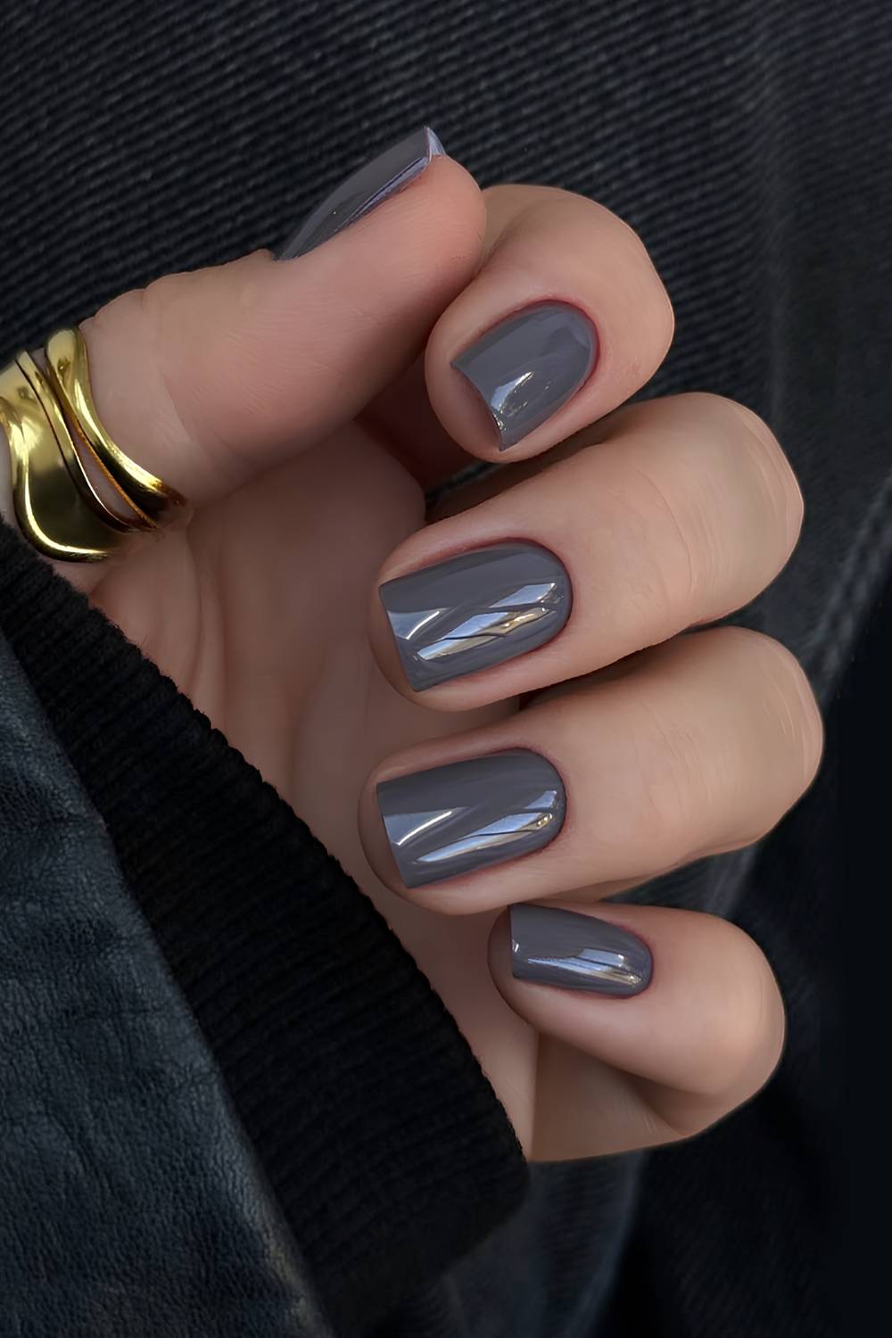 Short dark gray manicure