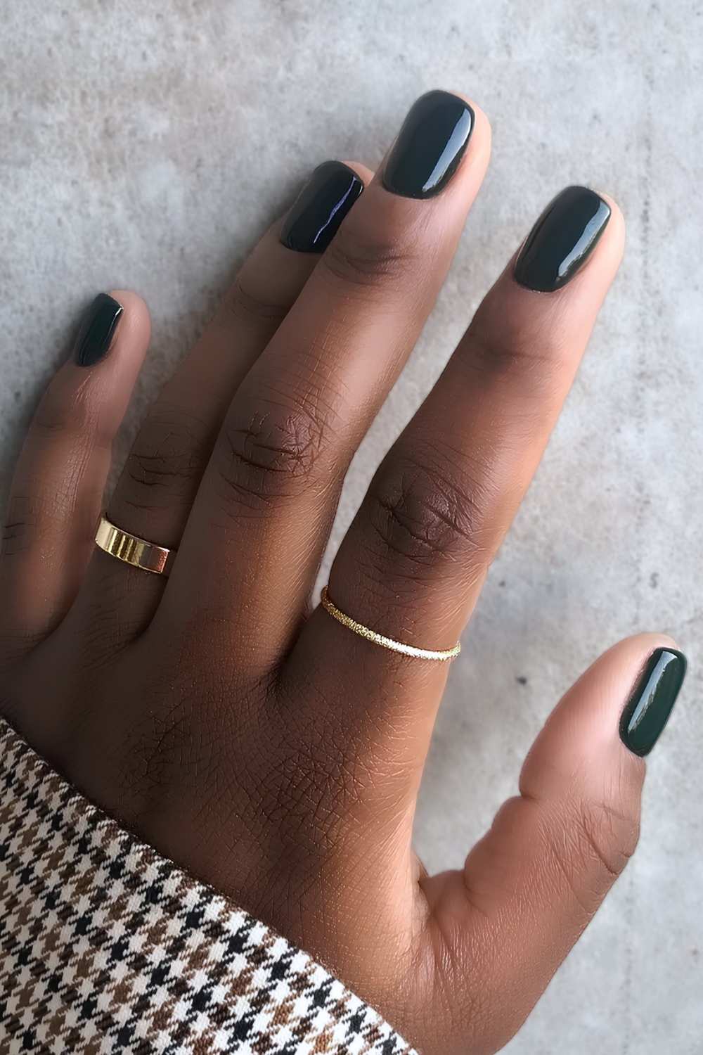 Short dark green manicure