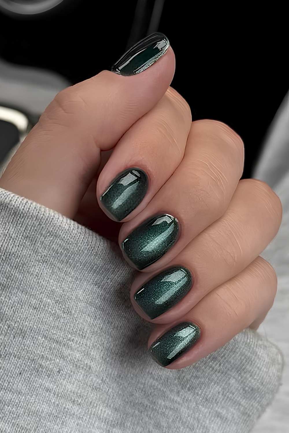 Short green cat eye manicure