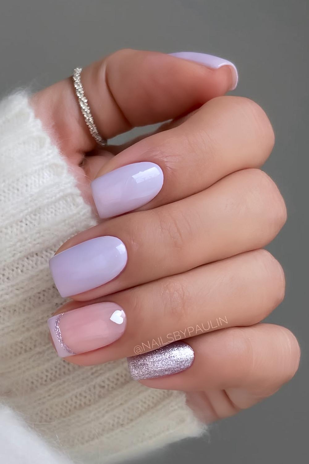 Short purple mani with hearts and glitter