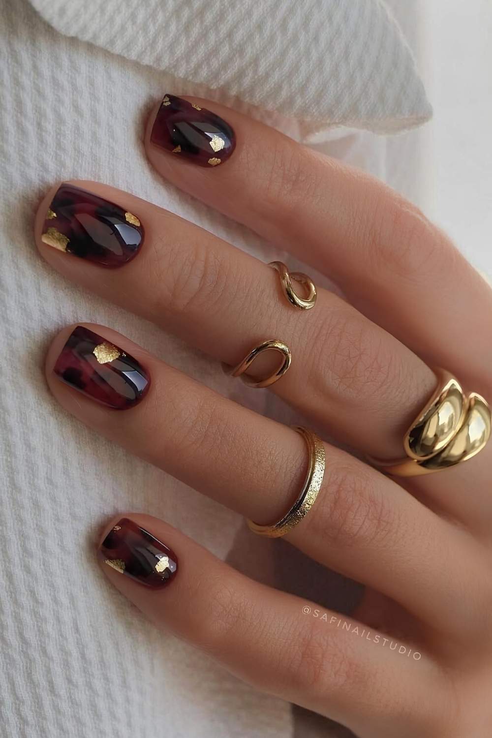 Short tortie shell nails with gold foil