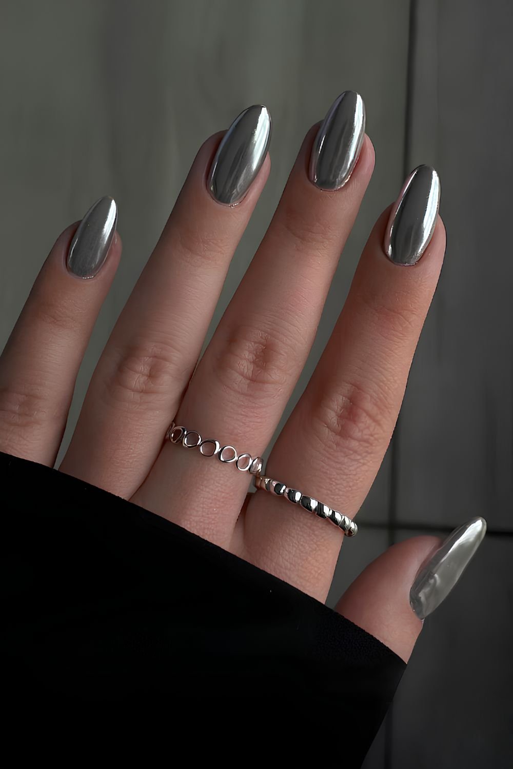 Silver chrome manicure