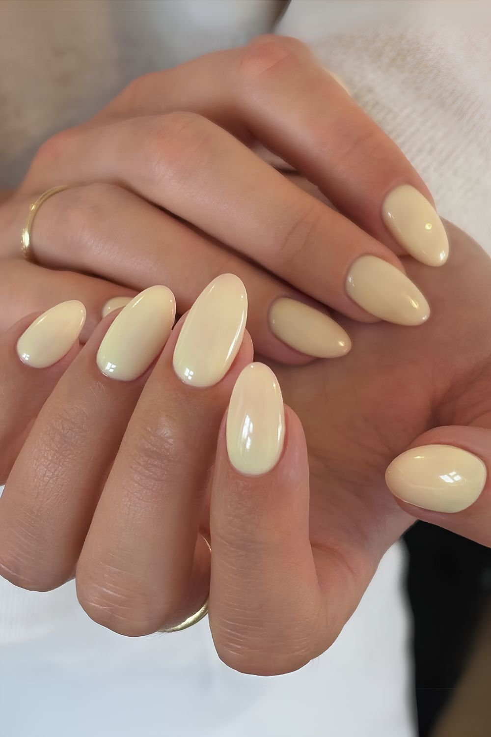 Solid butter yellow mani
